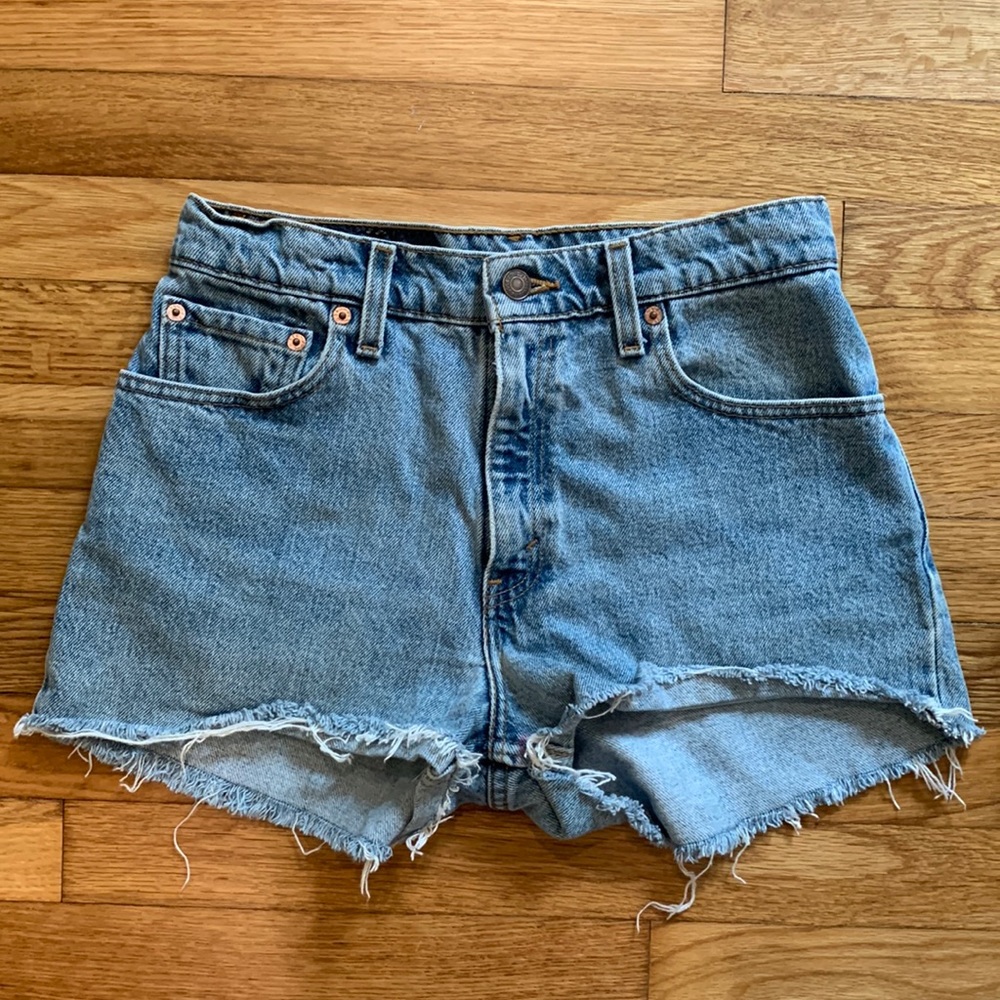 Vintage Levi’s jean shorts